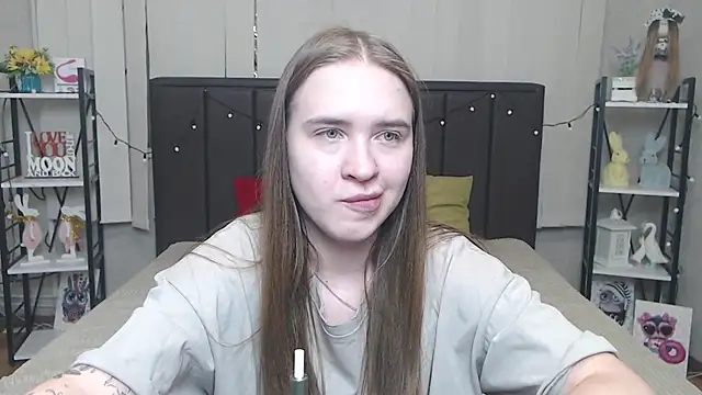 Snapshot of LauraHlot chatting on 09.12.25 LauraHlot online show from 09.12.25