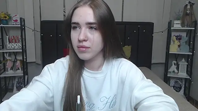 Snapshot of LauraHlot chatting on 09.30.25 LauraHlot online show from 09.30.25