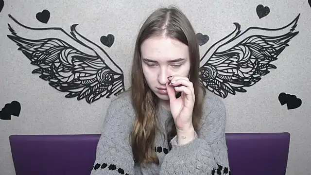 Snapshot of LauraHlot chatting on 10.05.25 LauraHlot online show from 10.05.25