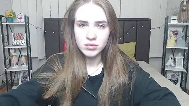 Snapshot of LauraHlot chatting on 10.07.25 LauraHlot online show from 10.07.25