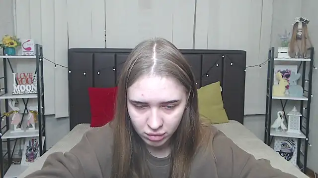 Snapshot of LauraHlot chatting on 10.10.25 LauraHlot online show from 10.10.25