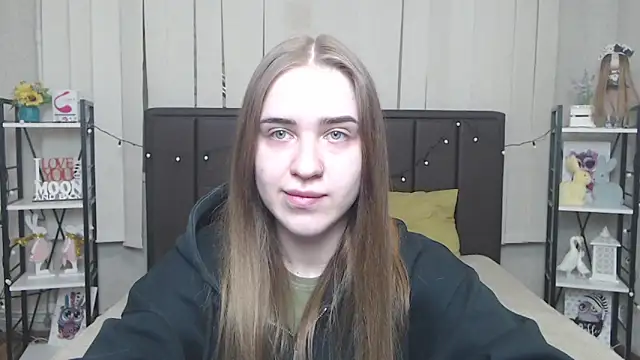 Snapshot of LauraHlot chatting on 10.12.25 LauraHlot online show from 10.12.25