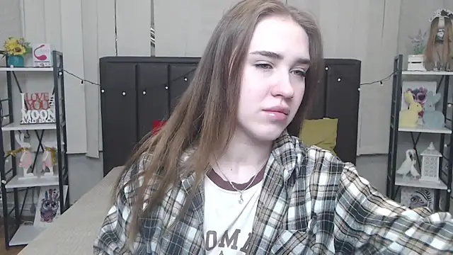 Snapshot of LauraHlot chatting on 10.19.25 LauraHlot online show from 10.19.25