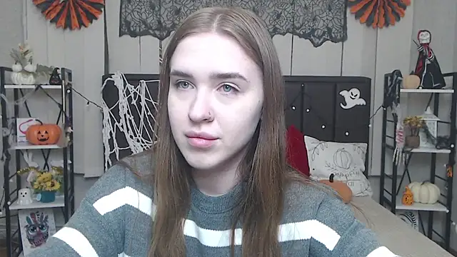 Snapshot of LauraHlot chatting on 11.03.25 LauraHlot online show from 11.03.25