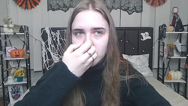 Snapshot of LauraHlot chatting on 11.09.25 LauraHlot online show from 11.09.25