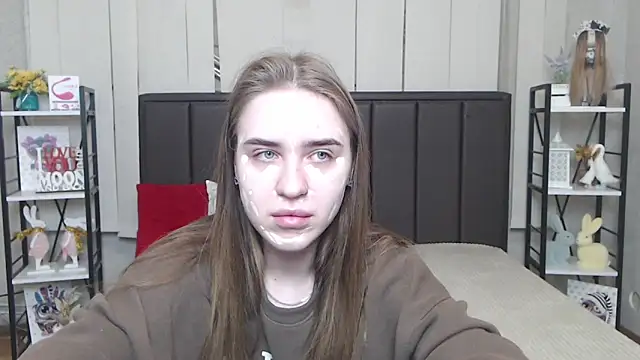 Snapshot of LauraHlot chatting on 11.25.25 LauraHlot online show from 11.25.25