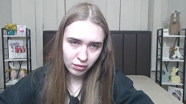 Snapshot of LauraHlot chatting on 11.26.25 LauraHlot online show from 11.26.25