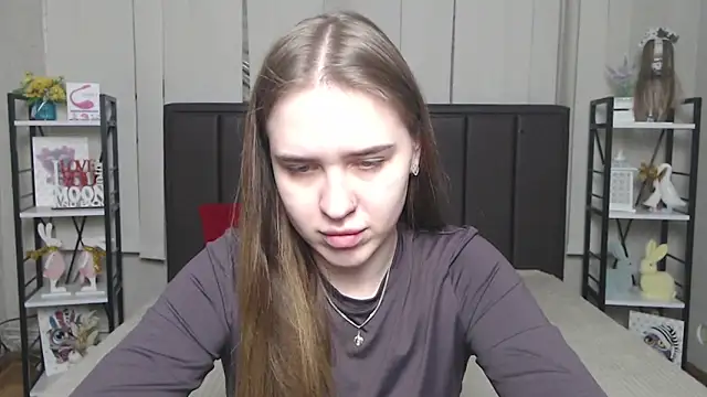 Snapshot of LauraHlot chatting on 11.27.25 LauraHlot online show from 11.27.25