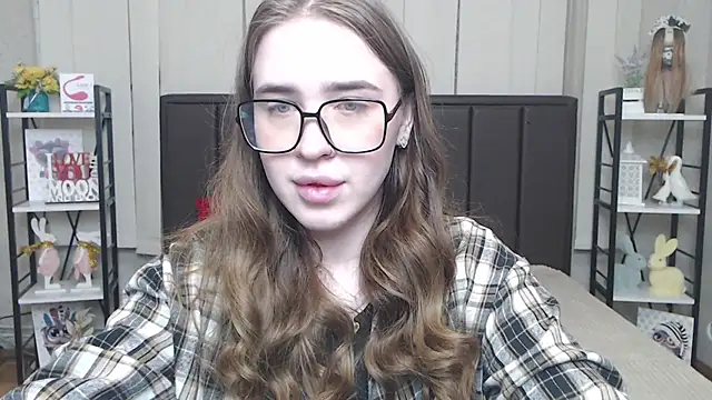 Snapshot of LauraHlot chatting on 11.29.25 LauraHlot online show from 11.29.25