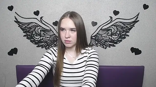 LauraHlot online show from 04.18.26