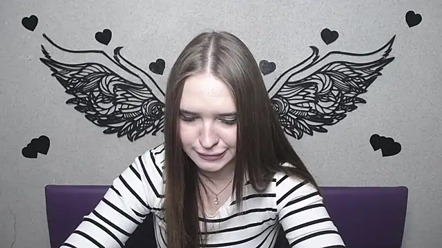 LauraHlot online show from 04.18.26