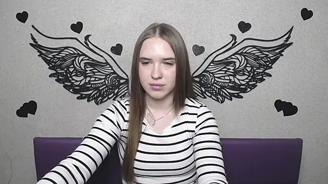 LauraHlot online show from 04.18.26