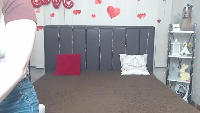 LauraHlot online show from 05.13.26
