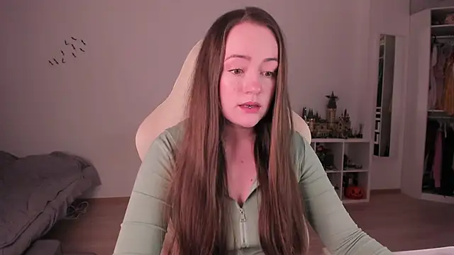 Snapshot of WalkingGirl chatting on 12.02.25 WalkingGirl online show from 12.02.25