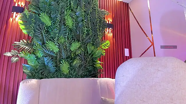 Snapshot of foxxxmegan chatting on 10.31.25 foxxxmegan online show from 10.31.25