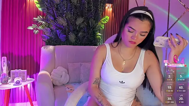 Snapshot of foxxxmegan chatting on 11.19.25 foxxxmegan online show from 11.19.25