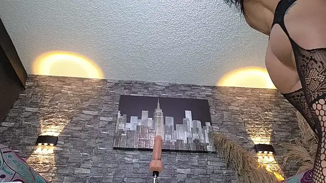 anellejones online show from 10.24.25