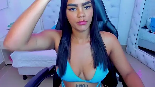 Snapshot of silvana__miller chatting on 02.17.25 silvana miller online show from 02.17.25