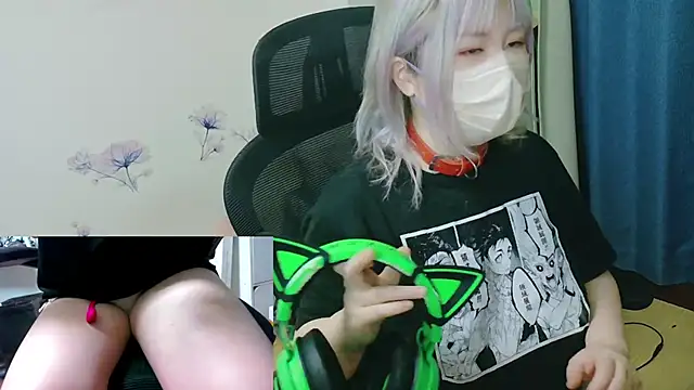 Snapshot of hazuki_8008 chatting on 04.11.26 hazuki 8008 online show from 04.11.26