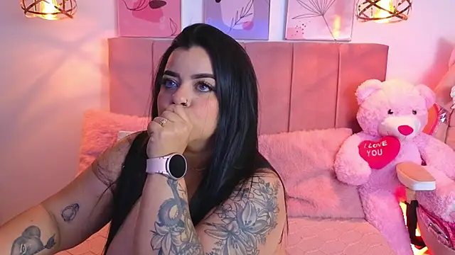 Snapshot of MiahJoness chatting on 03.19.25 MiahJoness online show from 03.19.25