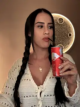 Snapshot of SarahhSmitth1 chatting on 10.20.25 SarahhSmitth1 online show from 10.20.25