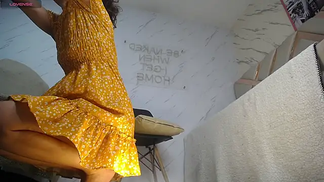 Snapshot of Tomoe_b chatting on 12.18.24 Tomoe b online show from 12.18.24