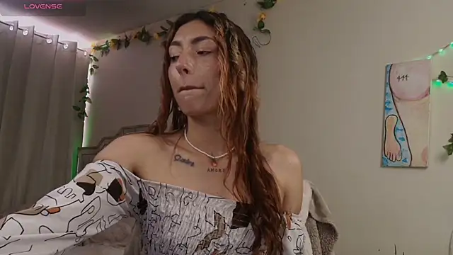 Snapshot of Tomoe_b chatting on 11.23.25 Tomoe b online show from 11.23.25