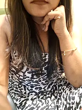 Snapshot of N-Natasha chatting on 03.04.25 N-Natasha online show from 03.04.25