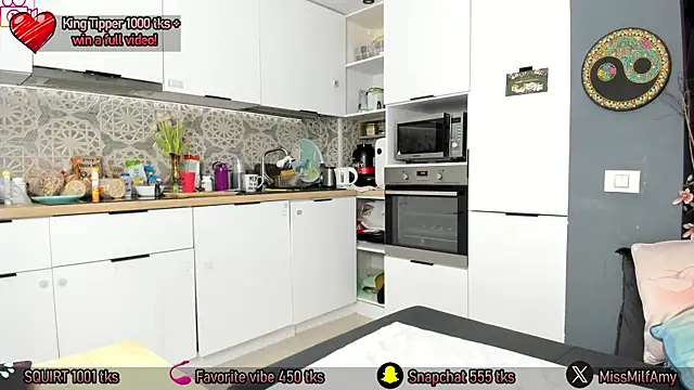 Snapshot of AmySuperHeroes chatting on 02.19.25 AmySuperHeroes online show from 02.19.25