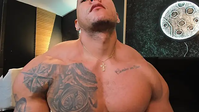 Snapshot of MassimoWalton2 chatting on 12.22.24 MassimoWalton2 online show from 12.22.24