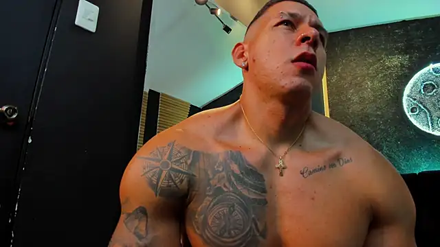 Snapshot of MassimoWalton2 chatting on 01.10.25 MassimoWalton2 online show from 01.10.25