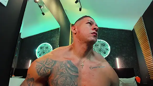 Snapshot of MassimoWalton2 chatting on 01.11.25 MassimoWalton2 online show from 01.11.25