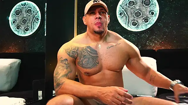 Snapshot of MassimoWalton2 chatting on 11.20.25 MassimoWalton2 online show from 11.20.25