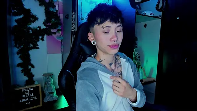 juniior 2311  online show from 03.14.25