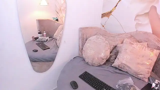 melaniecooperr online show from 12.02.24