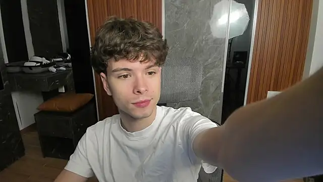 Snapshot of calvin_love_you chatting on 06.28.26 calvin love you online show from 06.28.26