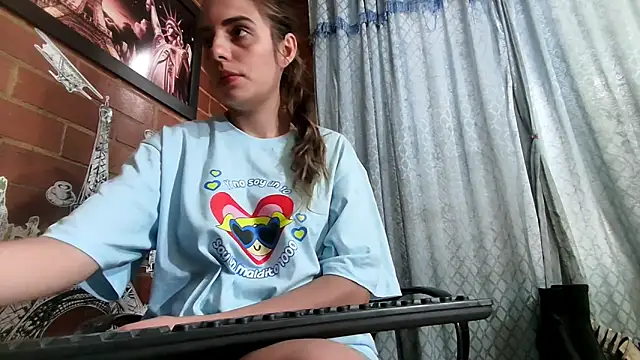 Snapshot of ValeriaLacrozee chatting on 02.27.25 ValeriaLacrozee online show from 02.27.25