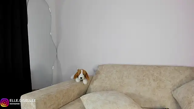 ElleGisellee online show from 01.12.25