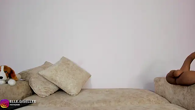 ElleGisellee online show from 01.15.25