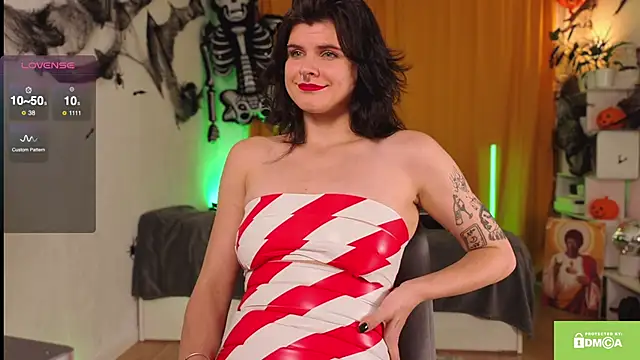 Snapshot of ginavontease chatting on 10.30.25 ginavontease online show from 10.30.25