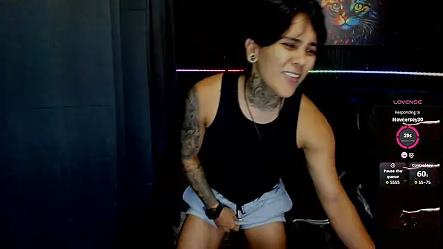 Snapshot of ZhoeStrong chatting on 10.26.25 ZhoeStrong online show from 10.26.25