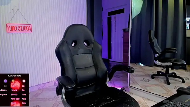 Snapshot of ZhoeStrong chatting on 06.17.26 ZhoeStrong online show from 06.17.26