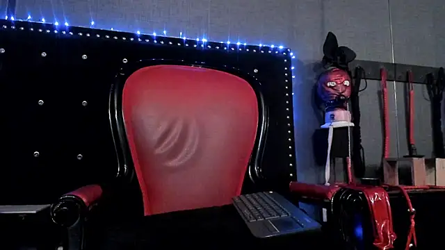 Snapshot of LusstCruella chatting on 01.07.25 LusstCruella online show from 01.07.25