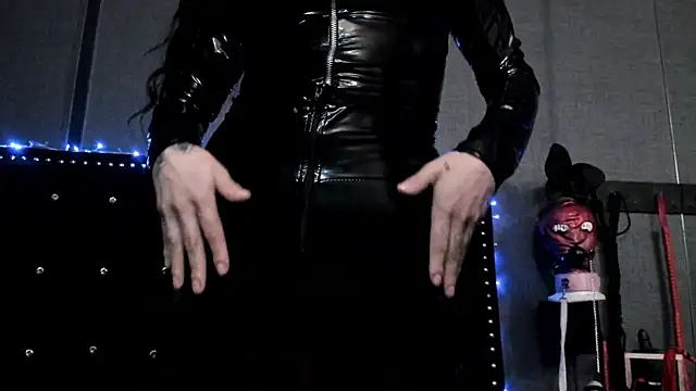 Snapshot of LusstCruella chatting on 01.15.25 LusstCruella online show from 01.15.25