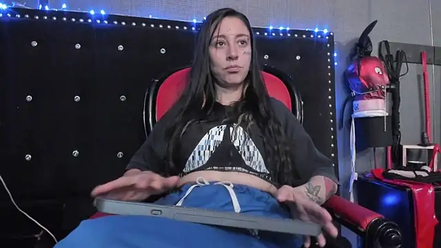 Snapshot of LusstCruella chatting on 01.19.25 LusstCruella online show from 01.19.25