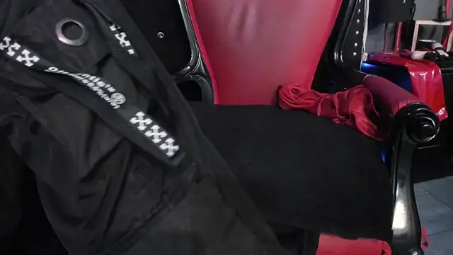 Snapshot of LusstCruella chatting on 01.21.25 LusstCruella online show from 01.21.25