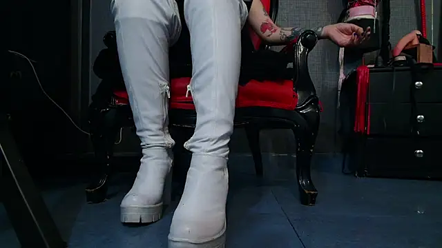 Snapshot of LusstCruella chatting on 01.29.25 LusstCruella online show from 01.29.25