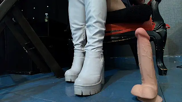 Snapshot of LusstCruella chatting on 02.02.25 LusstCruella online show from 02.02.25