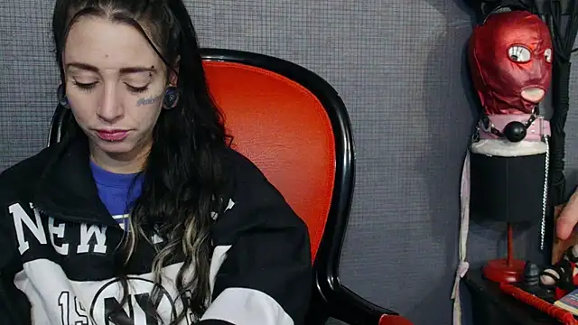 Snapshot of LusstCruella chatting on 03.02.25 LusstCruella online show from 03.02.25