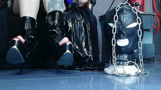 Snapshot of LusstCruella chatting on 03.22.25 LusstCruella online show from 03.22.25